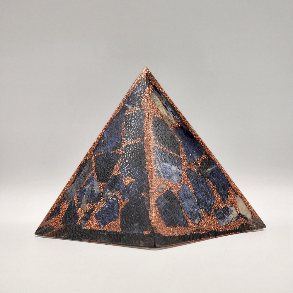 Starlight Orgonite Pyramid: EMF, 5G Protection and Energy Generator. - Picture 8 of 9